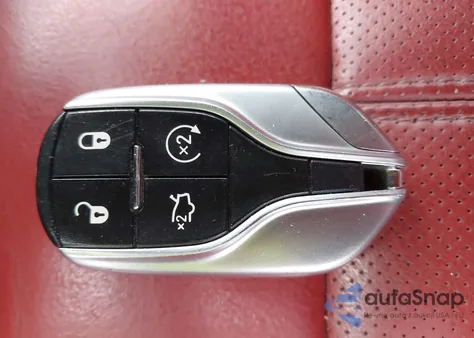 2017 Maserati Levante из США, поврежденный, VIN ZN661XUS7HX262885